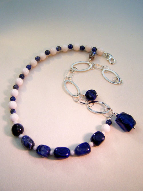 handmade beaded jewellery 508n - 18 inch handcrafted necklace, blueberry and white 